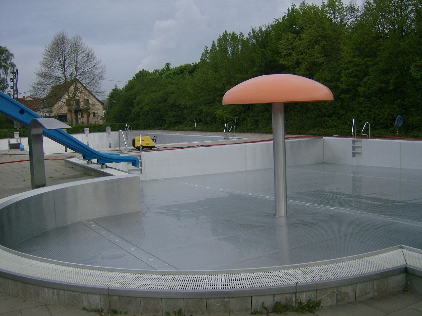 Swimming pools, indoor & outdoor, Germany / Austria