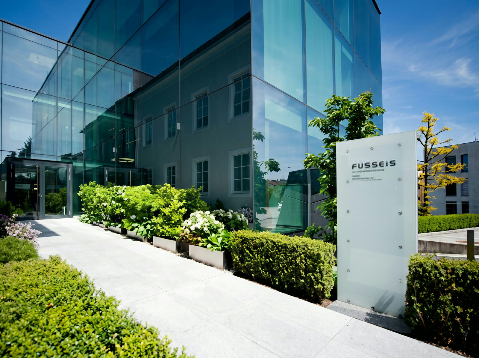 Entrance area with glass façade